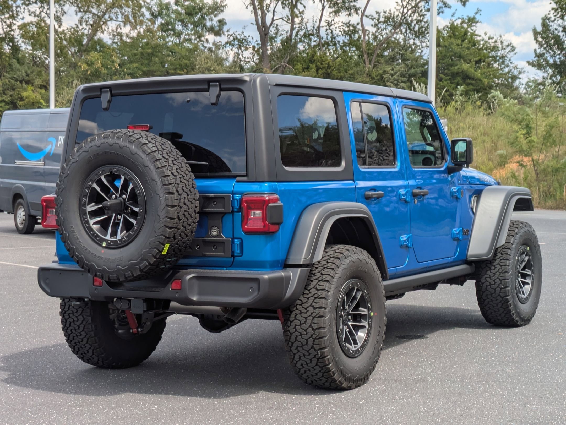 2025 Jeep Wrangler Willys photo 4