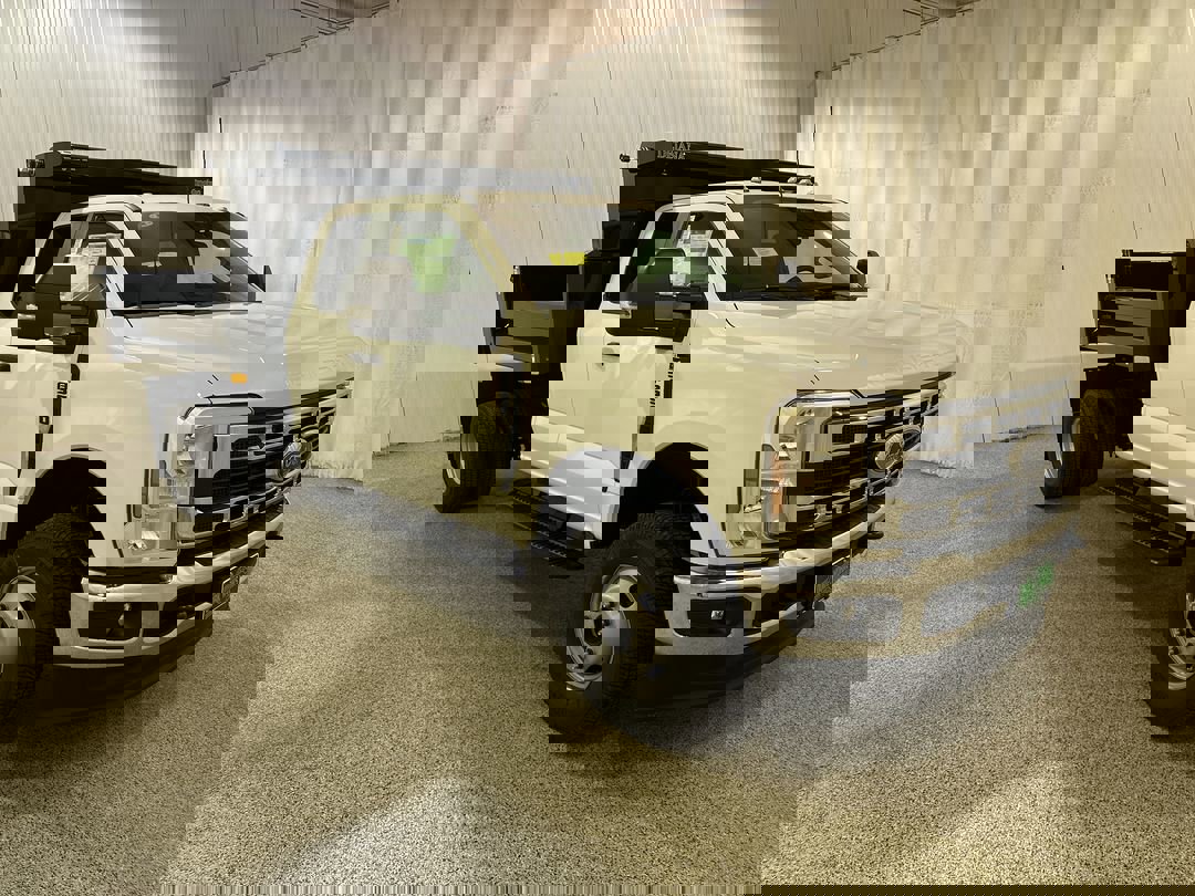 2026 Ford F-350 Super Duty Chassis Cab XL's photo