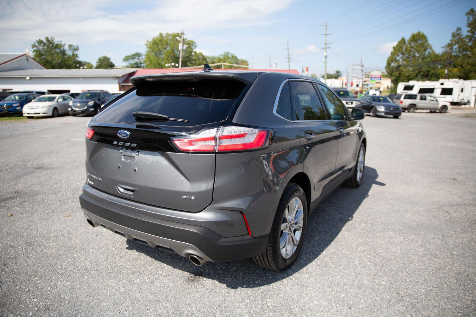 2024 Ford Edge Titanium photo 3