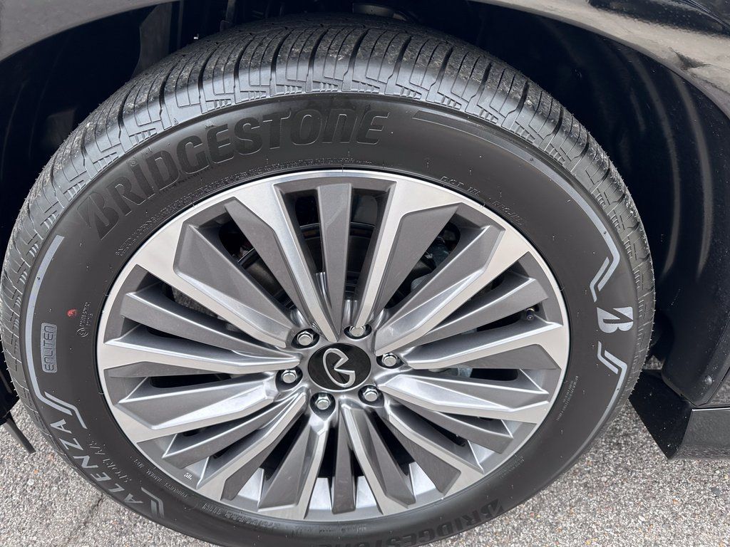 2025 Infiniti QX80 Luxe photo 13
