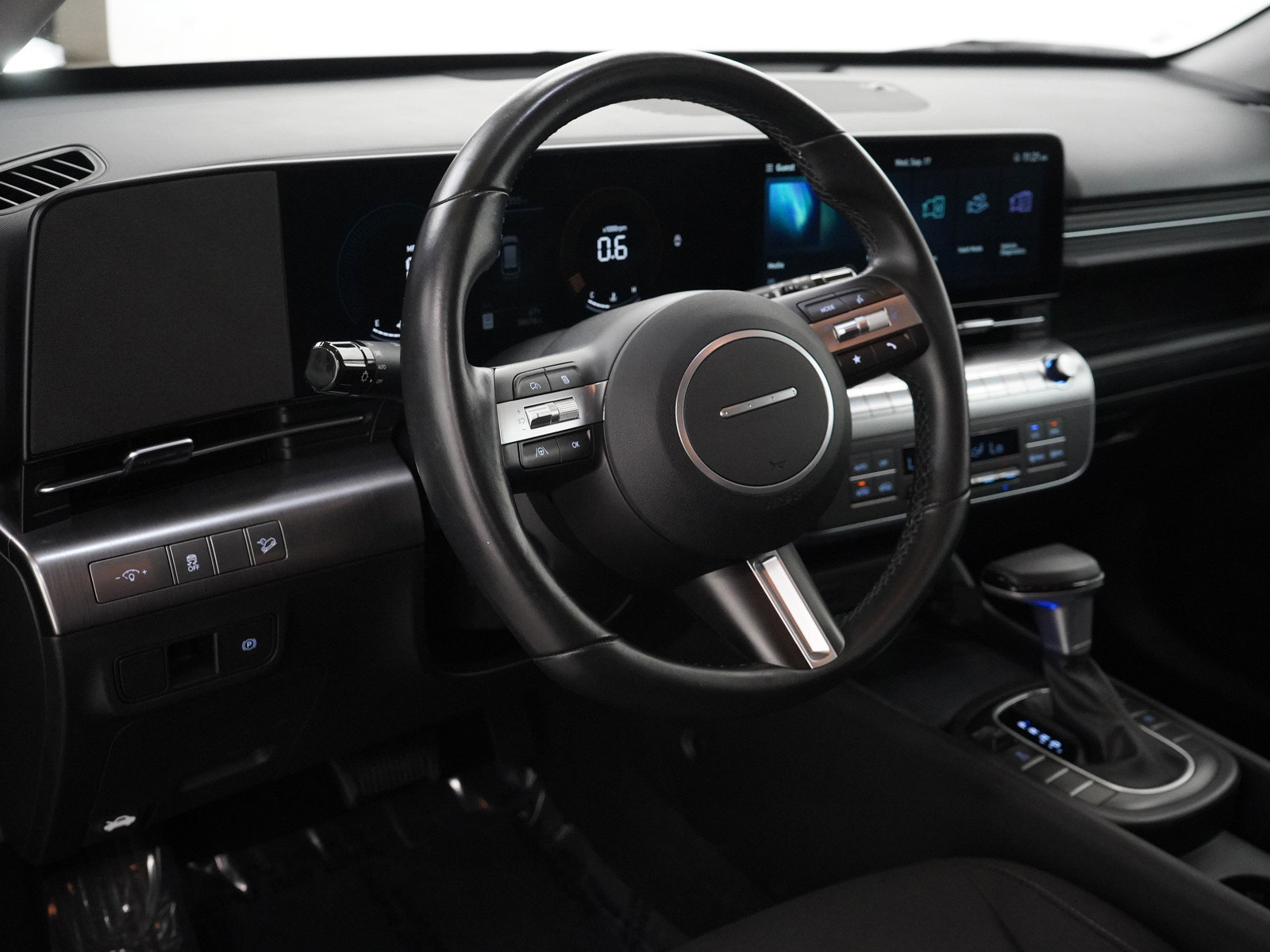 2024 Hyundai Kona SEL photo 18