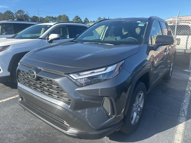 2025 Toyota RAV4 LE's photo