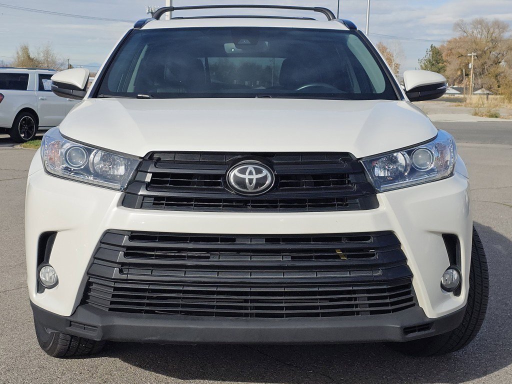 2017 Toyota Highlander SE photo 2