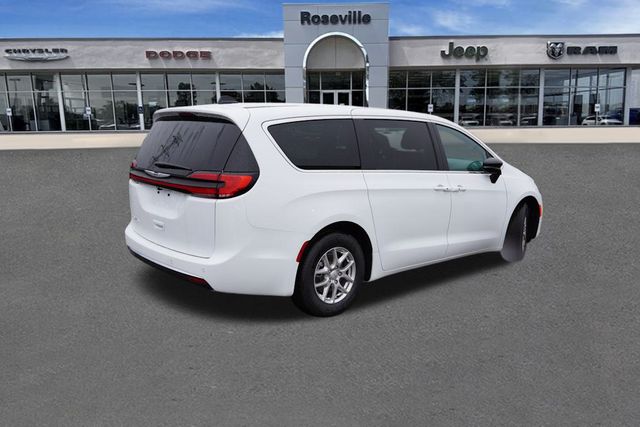 2026 Chrysler Pacifica photo 3