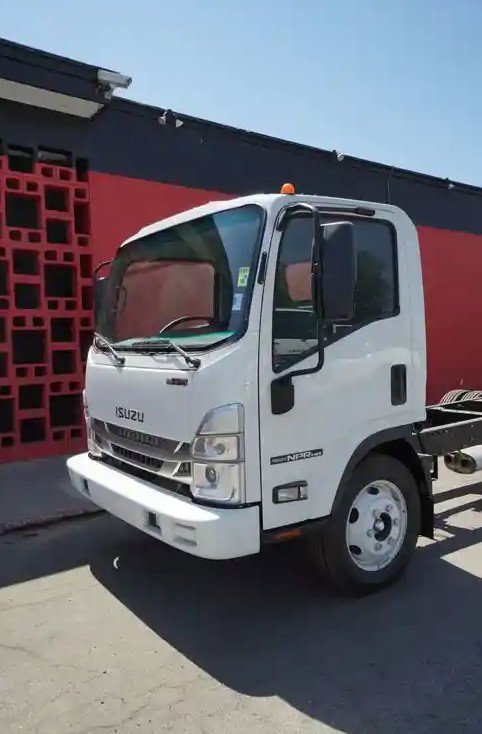 2024 Isuzu NPR photo 2