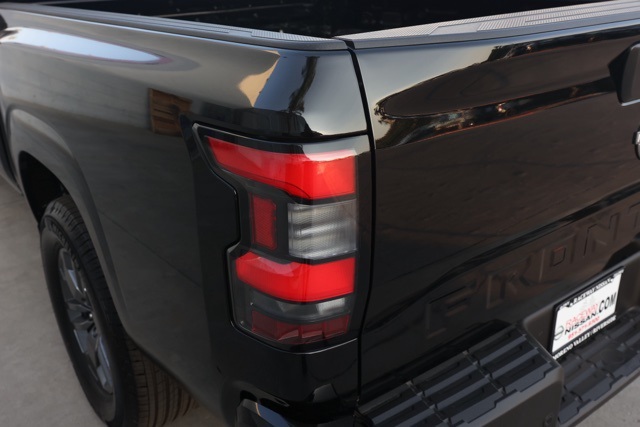 2025 Nissan Frontier King Cab SV photo 7