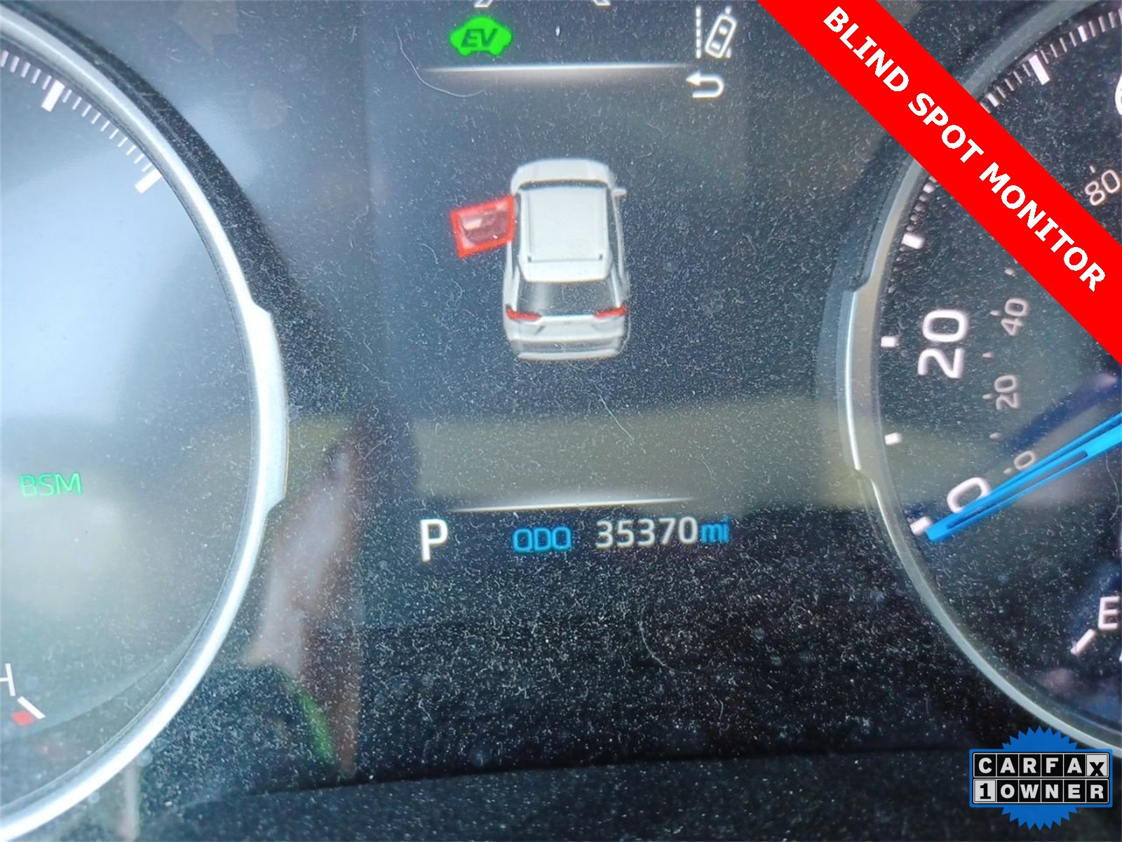 2022 Toyota RAV4 LE photo 3