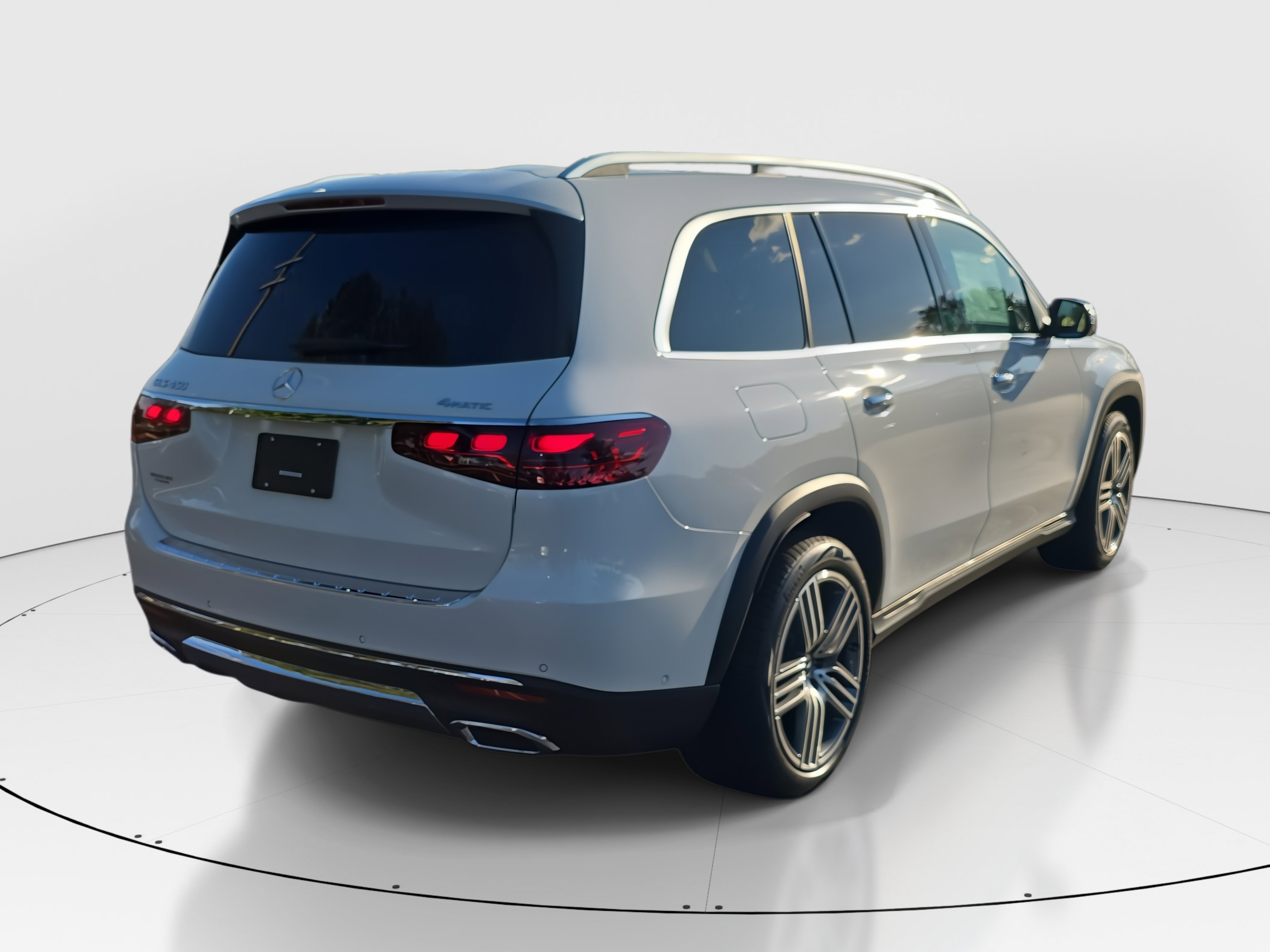 2026 Mercedes Benz GLS 450 4MATIC photo 4