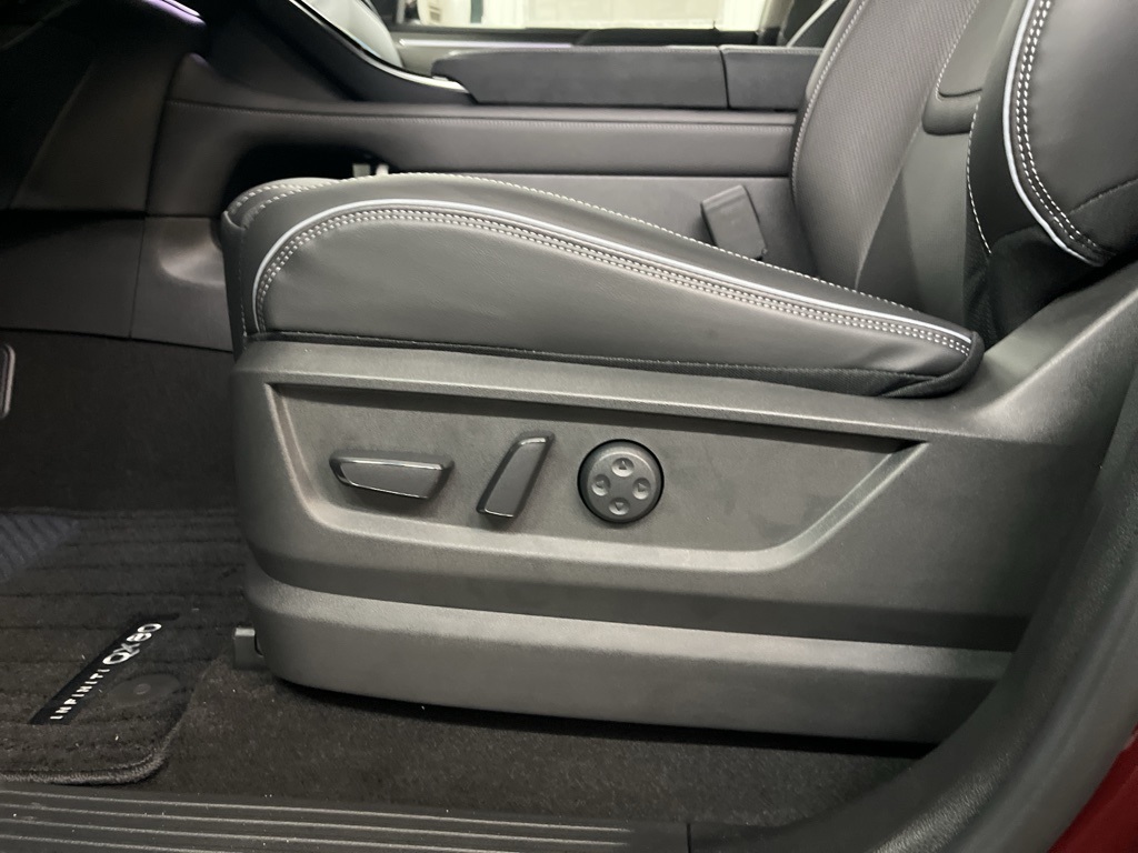 2025 Infiniti QX80 Luxe photo 7