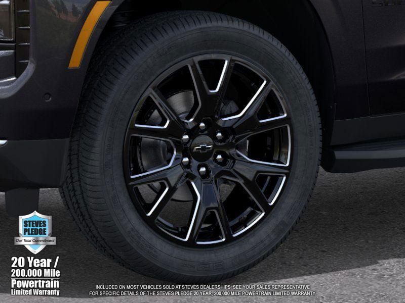 2025 Chevrolet Suburban LT photo 9