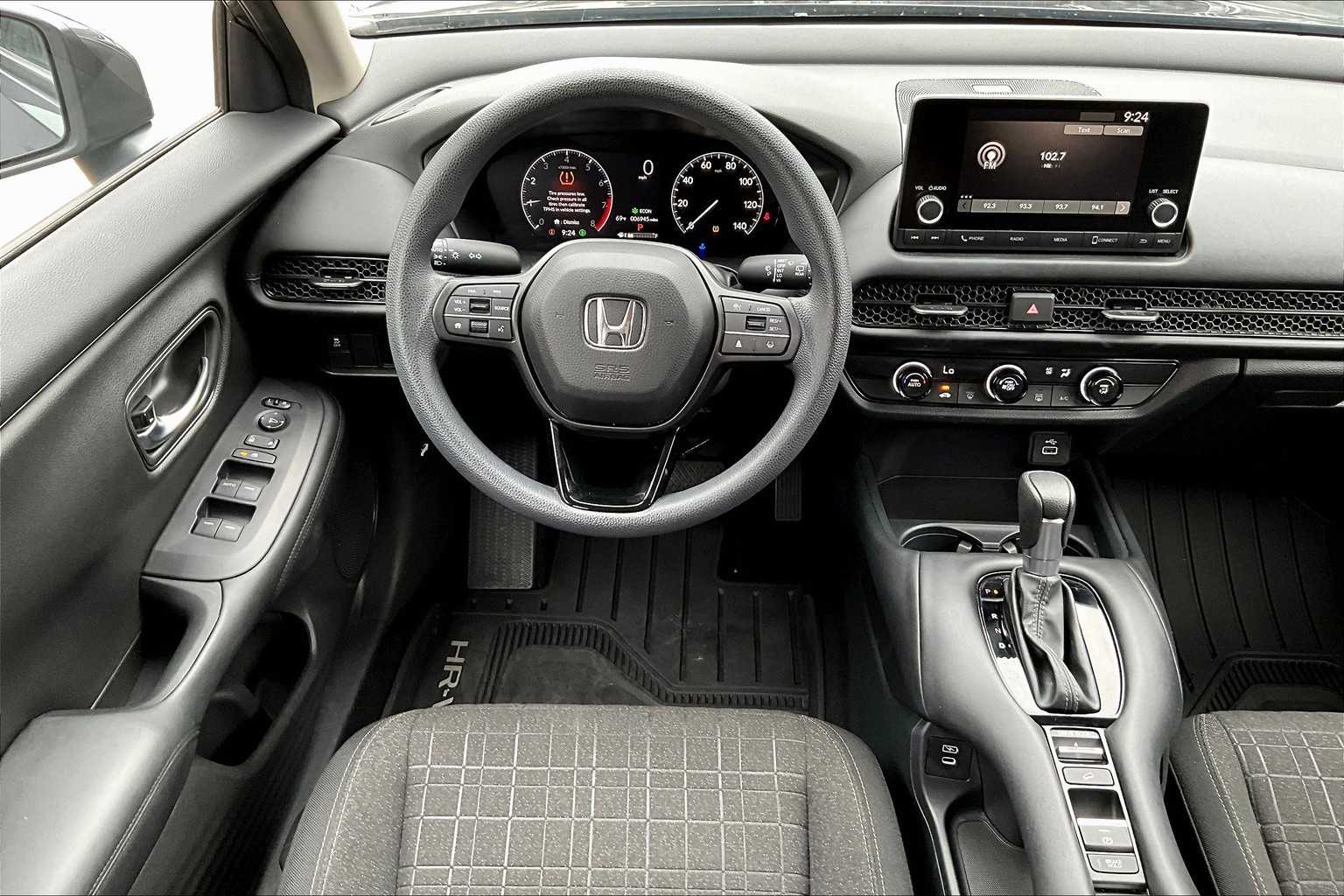 2025 Honda HR-V LX photo 5