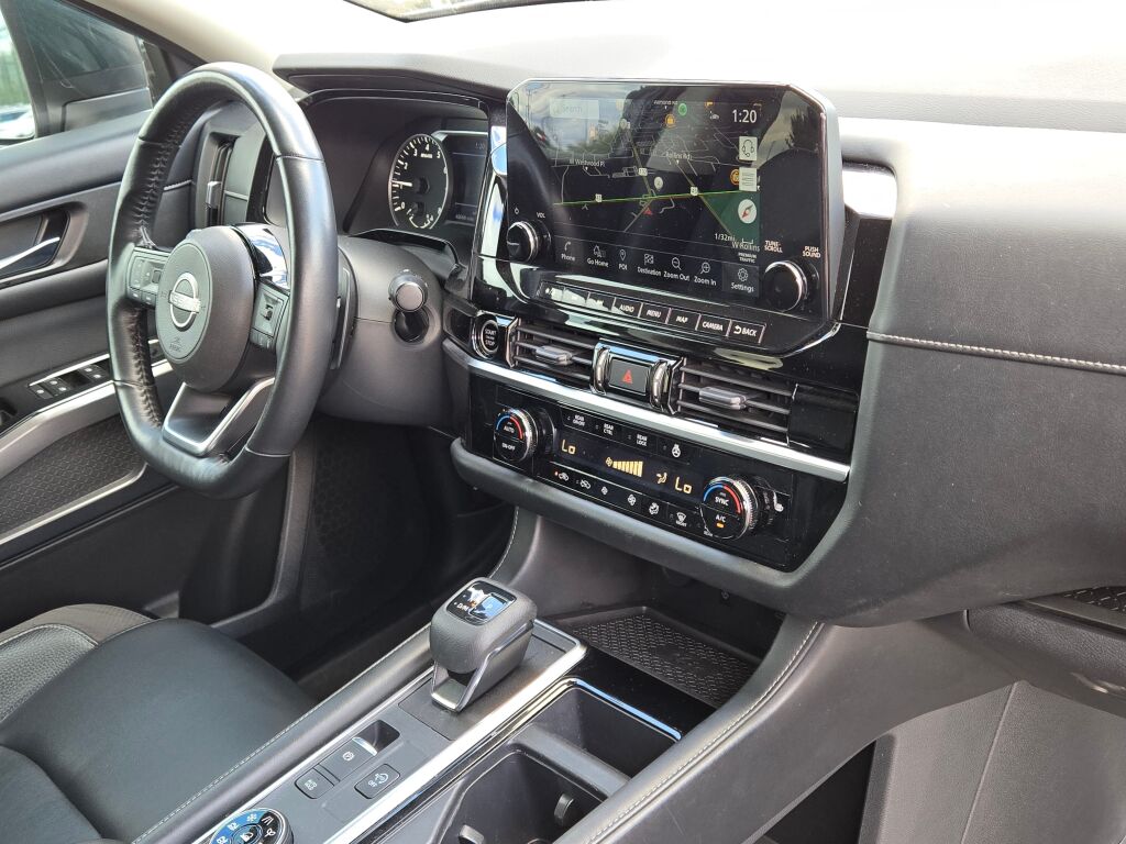 2023 Nissan Pathfinder SL photo 6