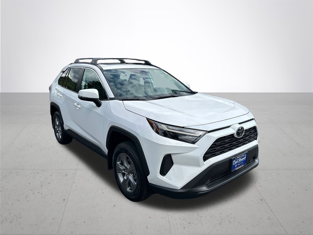 2025 Toyota RAV4 XLE photo 5