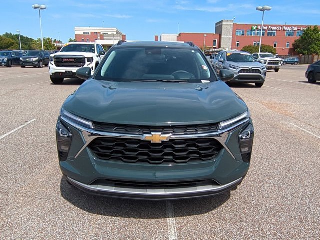 2025 Chevrolet Trax LT photo 3