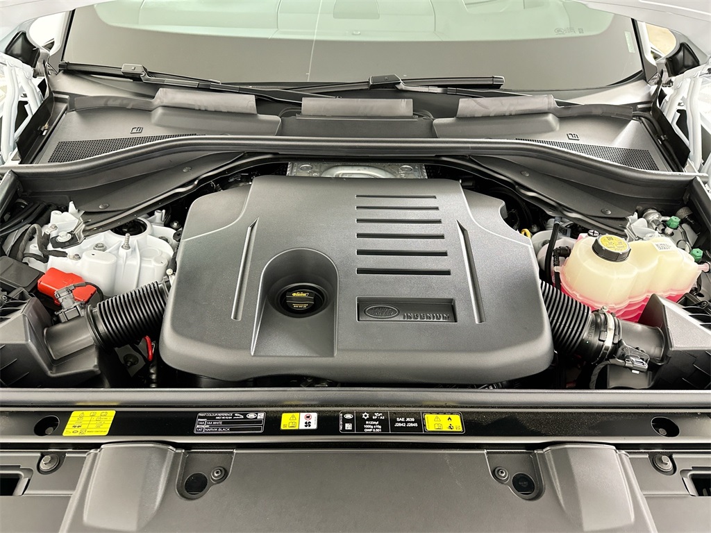 2025 Land Rover Range Rover SE photo 25