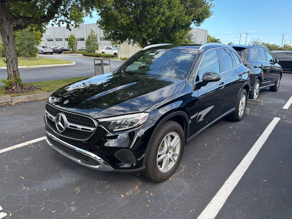 2025 Mercedes Benz GLC 300 4MATIC photo 2