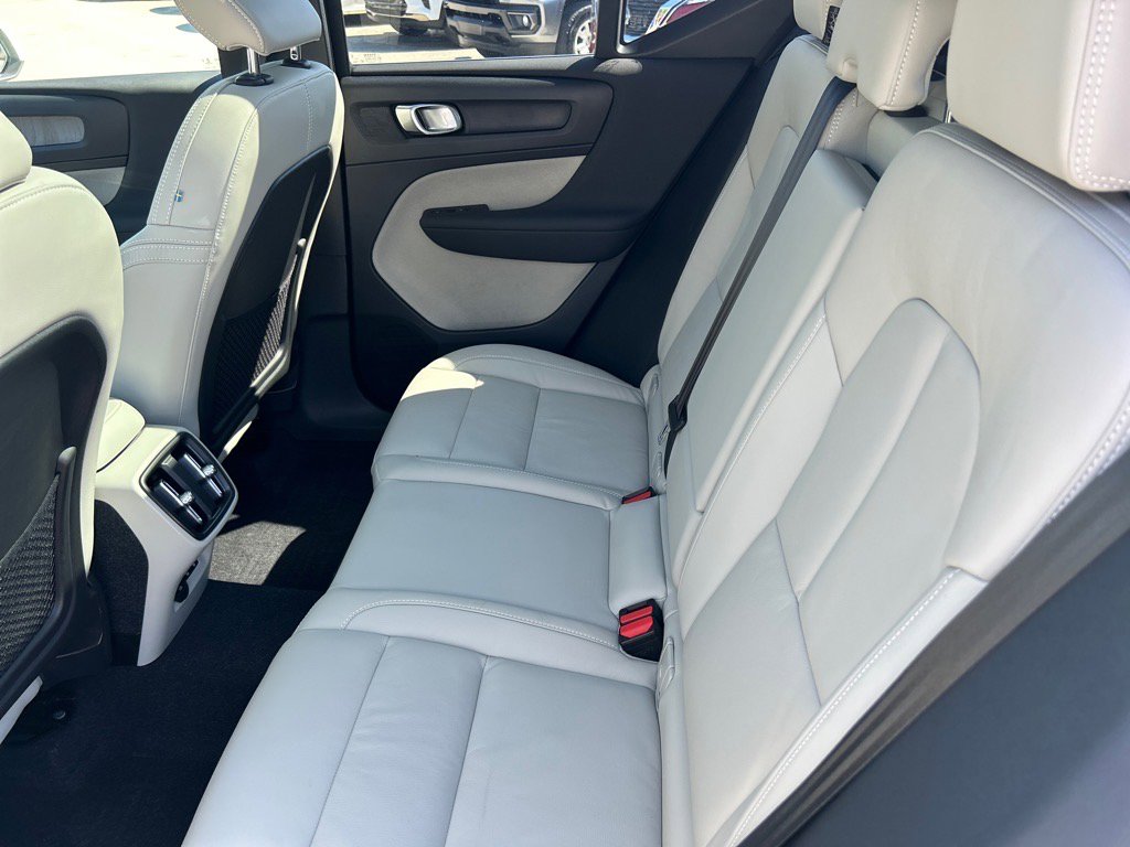 2023 Volvo XC40 Plus photo 12