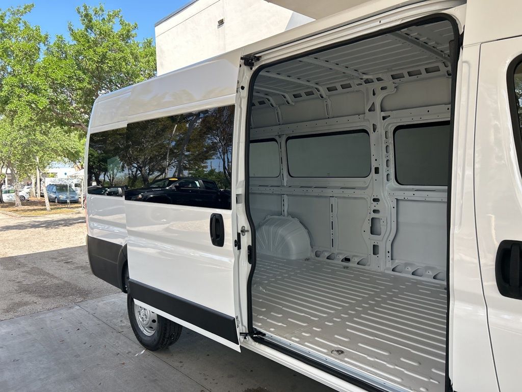 2023 Ram ProMaster 3500 Window Van photo 15