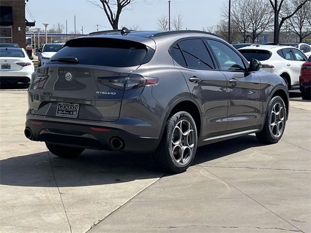2025 Alfa Romeo Stelvio Sprint Base photo 3