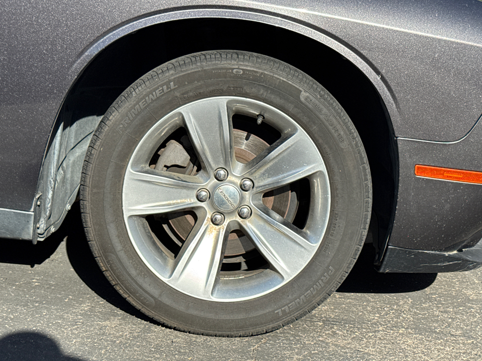 2015 Dodge Challenger SXT photo 3
