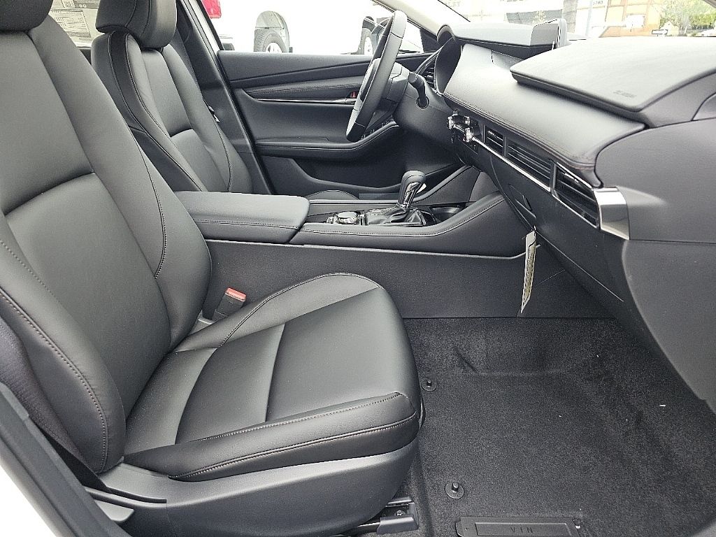 2025 Mazda Mazda3 2.5 s Preferred photo 3