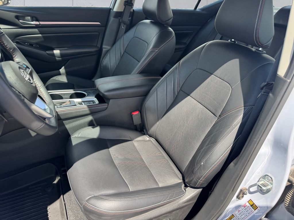 2024 Nissan Altima SR photo 7