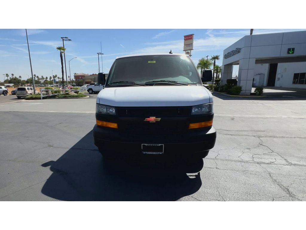 2025 Chevrolet Express Cargo 2500 photo 4