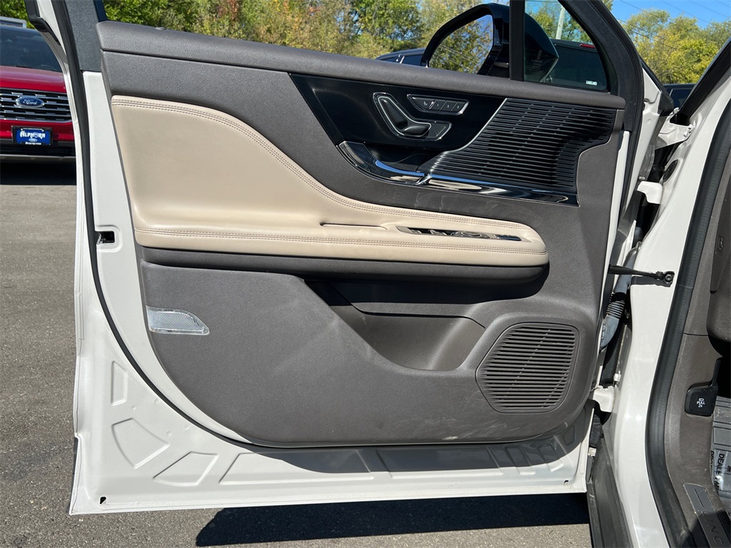 2021 Lincoln Corsair Standard photo 10