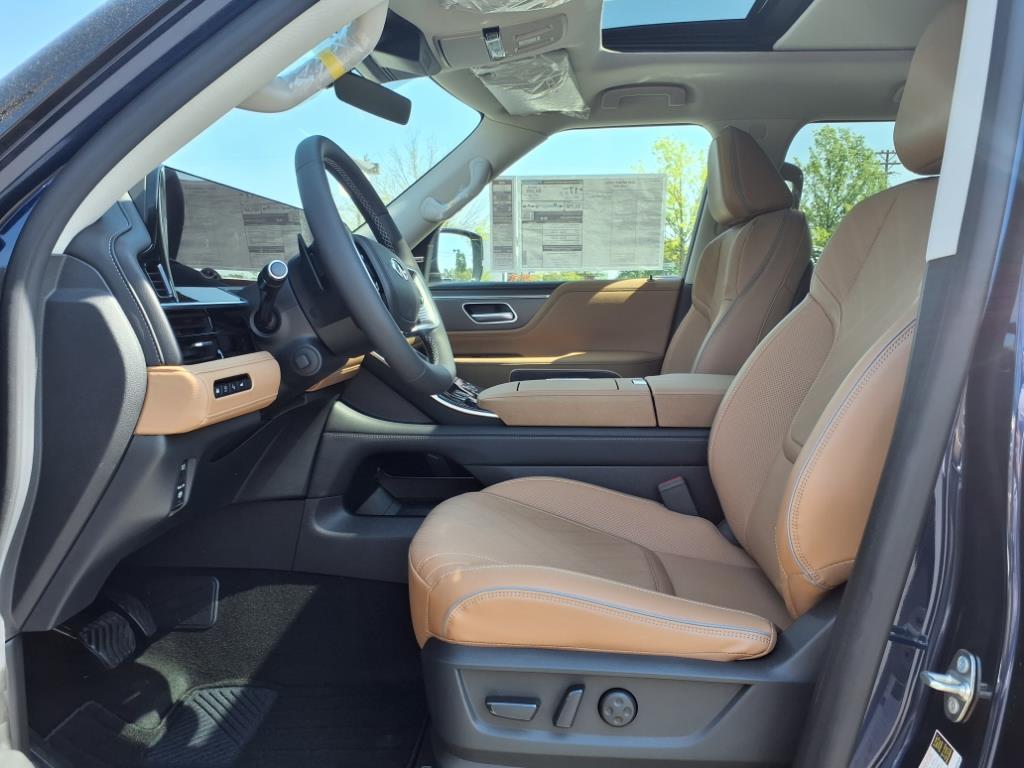 2025 Infiniti QX80 Luxe photo 3