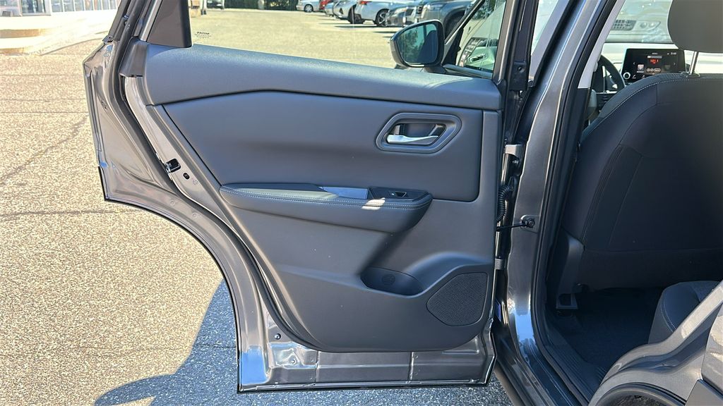 2026 Nissan Rogue SV photo 21
