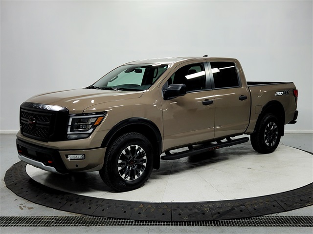 2024 Nissan Titan PRO-4X photo 3