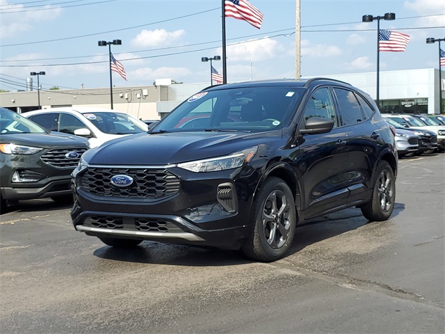 2023 Ford Escape ST-Line photo 2
