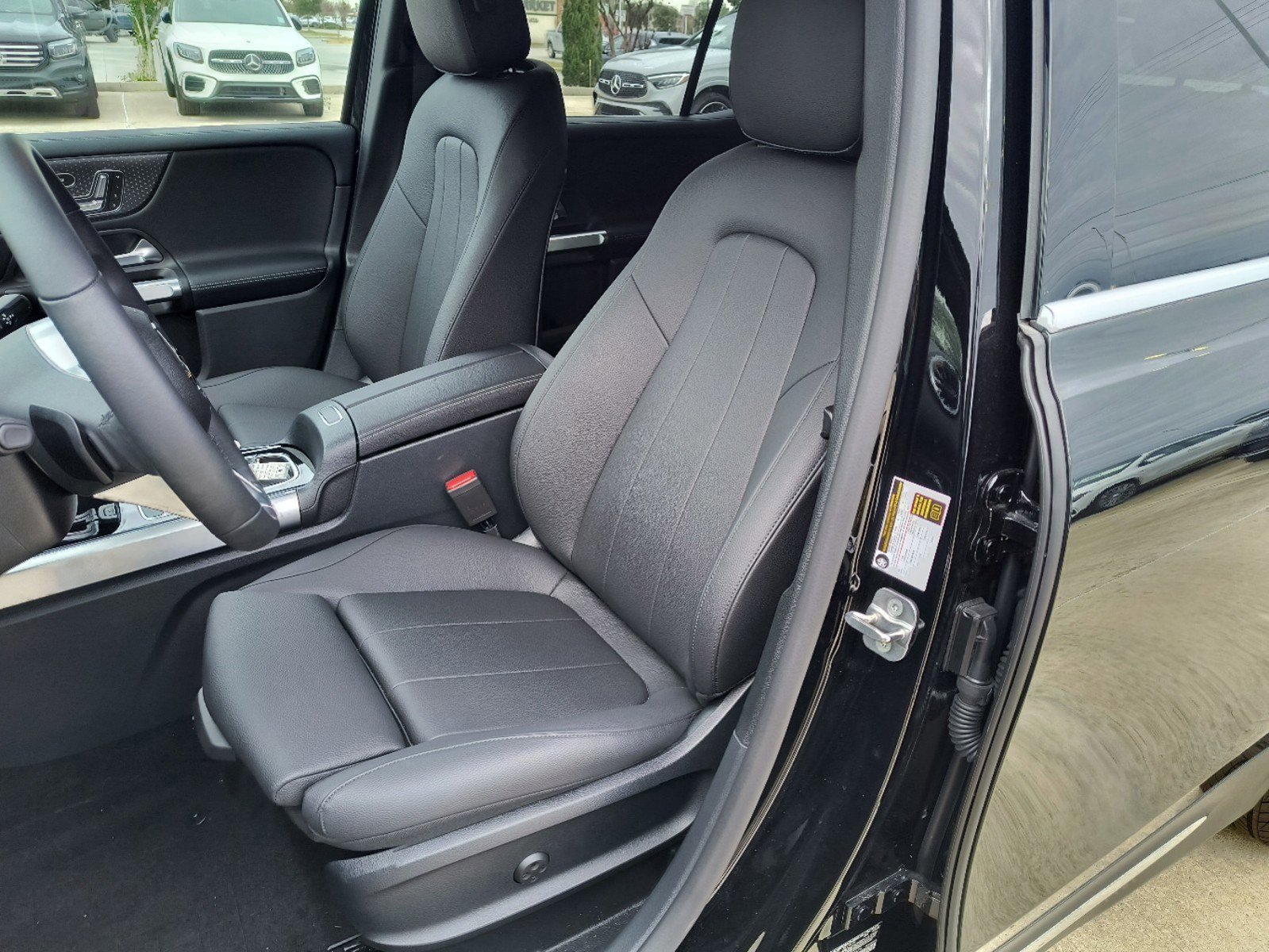 2024 Mercedes Benz GLB 250 photo 6