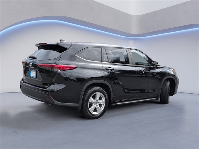 2023 Toyota Highlander L photo 4