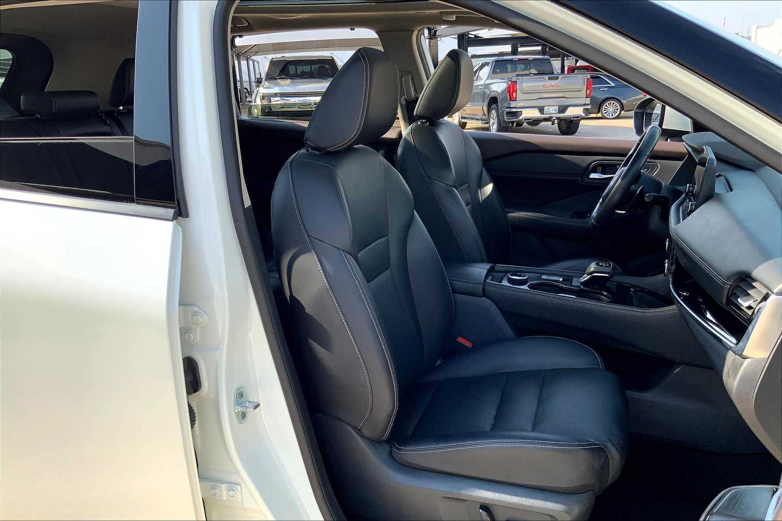 2023 Nissan Rogue SL photo 7