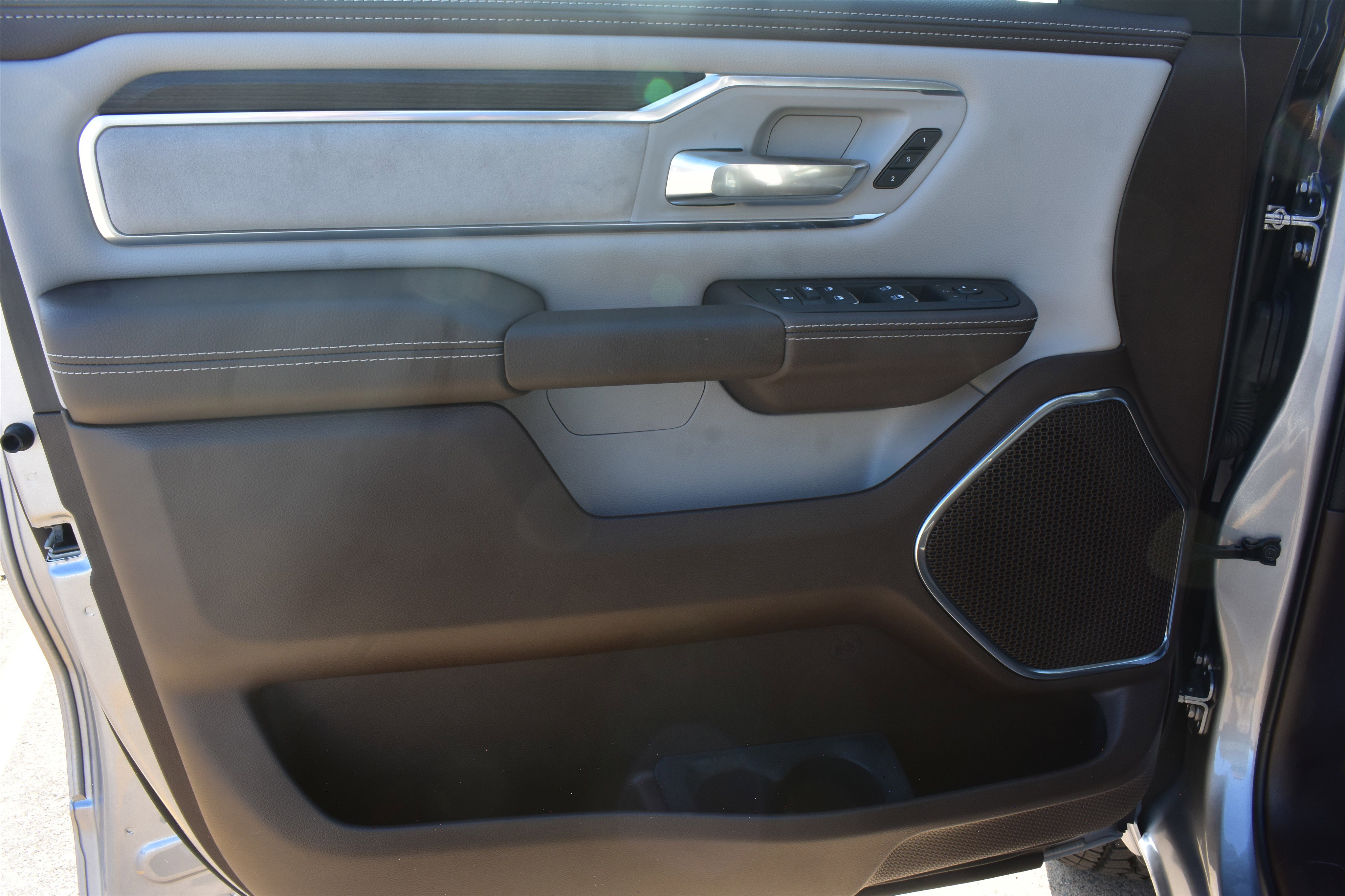 2026 Ram 1500 Laramie photo 7
