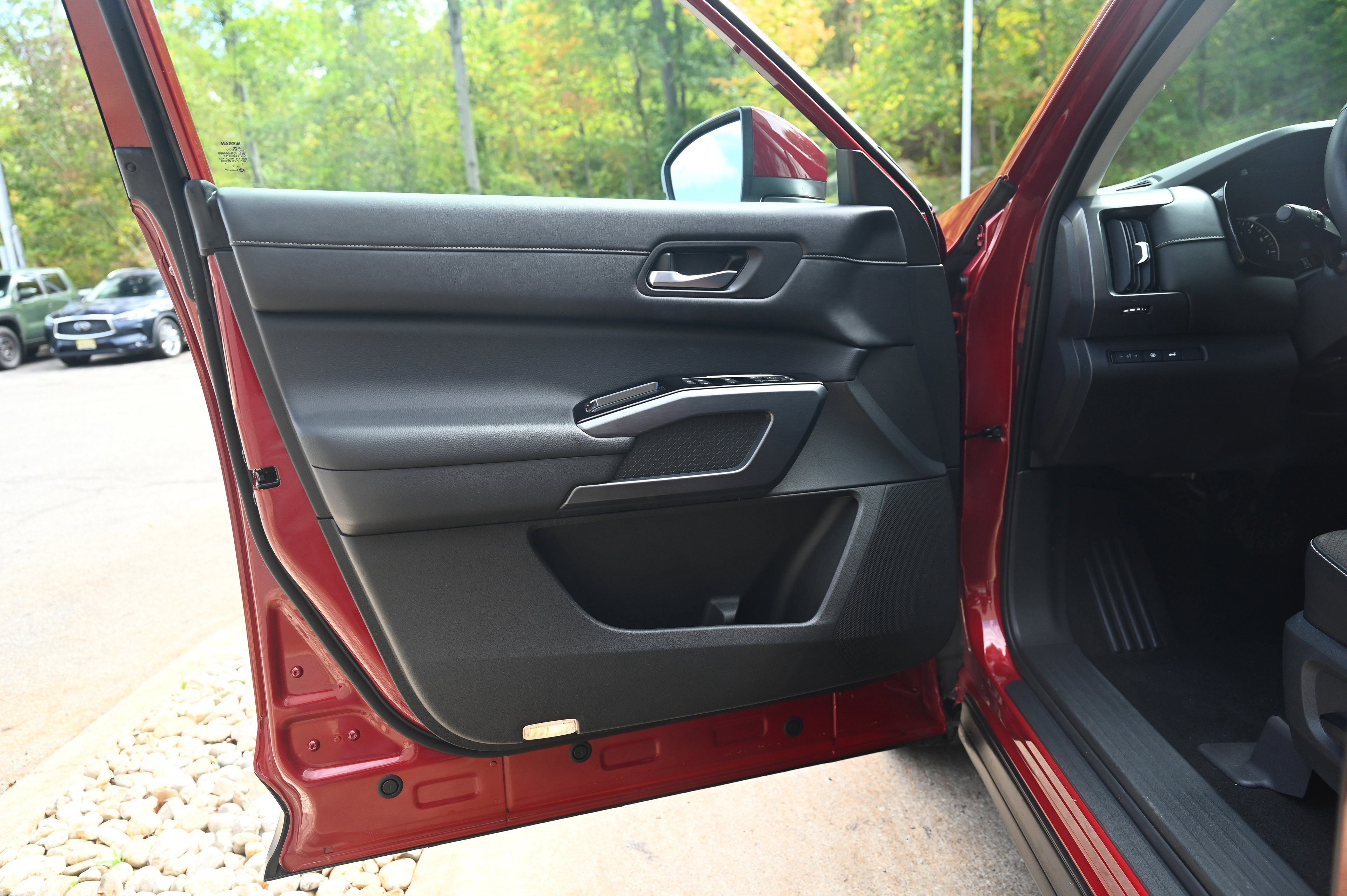 2022 Nissan Pathfinder SL photo 8