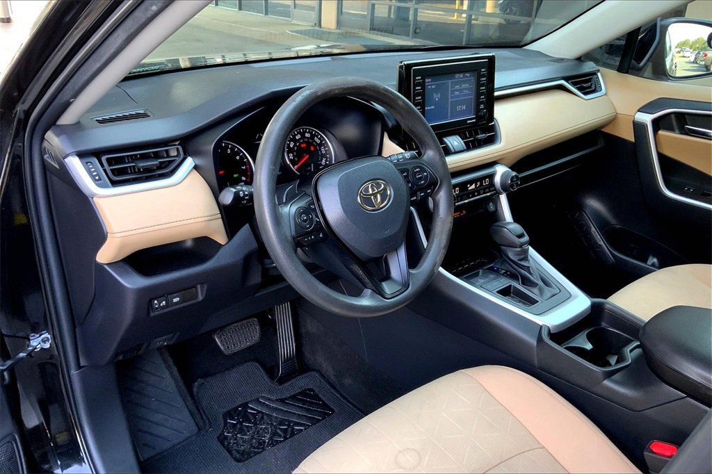 2021 Toyota RAV4 XLE photo 13