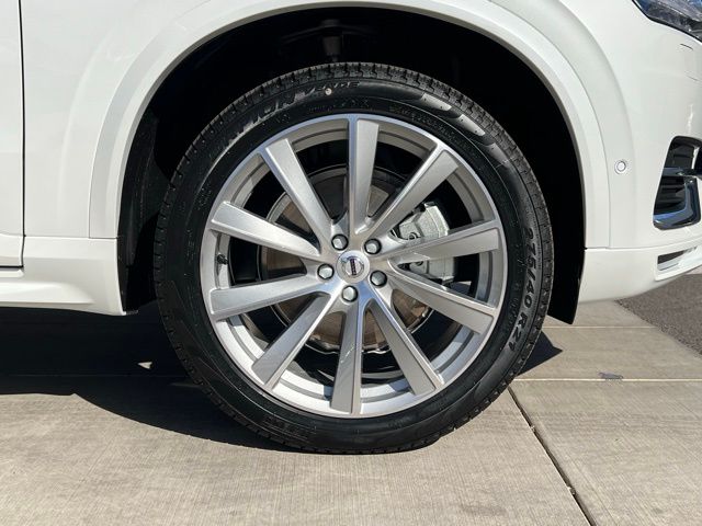 2025 Volvo XC90 photo 9