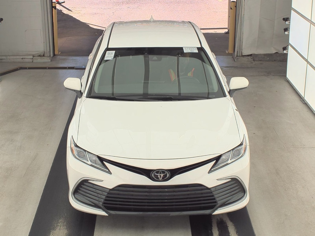 2022 Toyota Camry LE photo 2