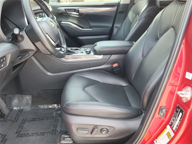 2023 Toyota Highlander L photo 4