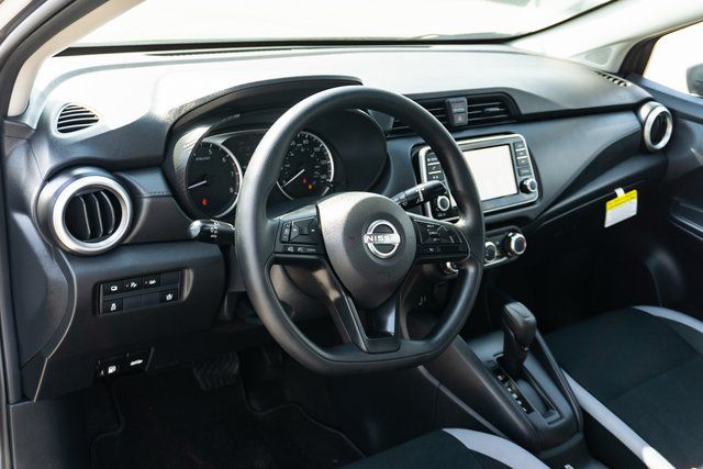 2025 Nissan Versa S photo 4