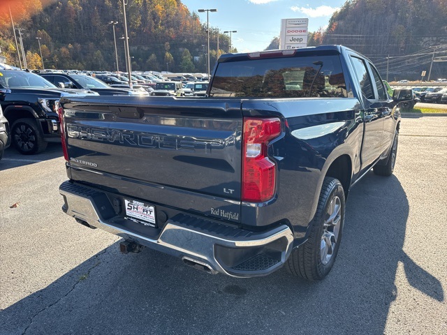 2022 Chevrolet Silverado 1500 LT photo 2