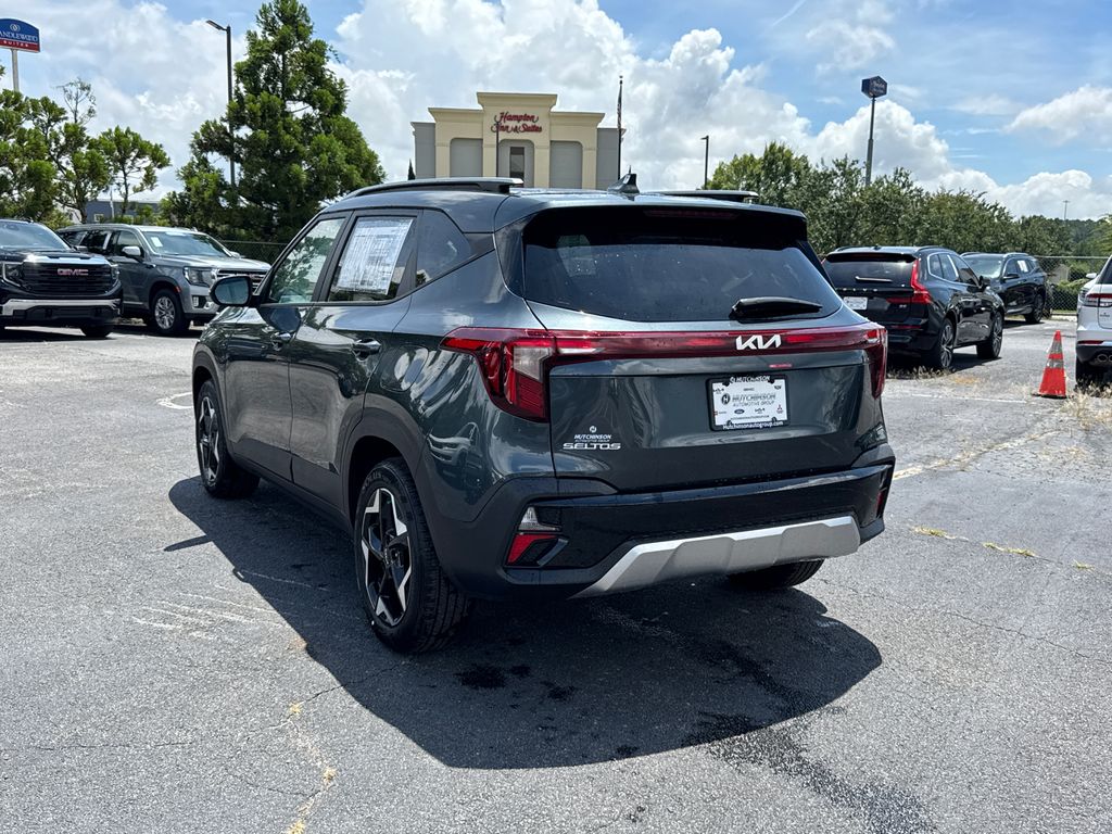 2025 Kia Seltos S photo 2