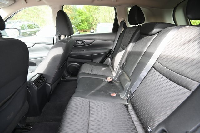 2018 Nissan Rogue SV photo 8