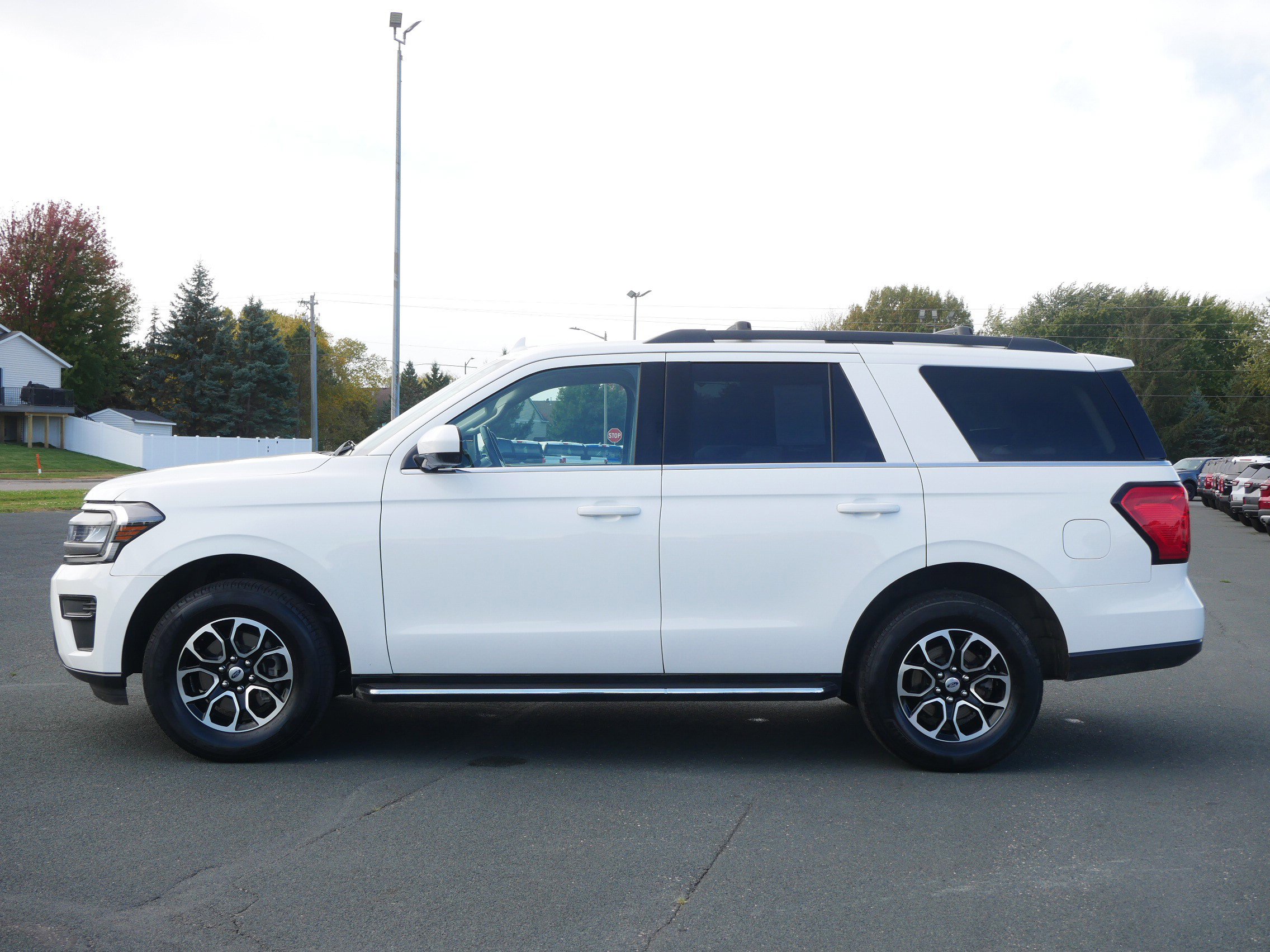 Used 2022 Ford Expedition XLT with VIN 1FMJU1JT1NEA51018 for sale in Hastings, Minnesota