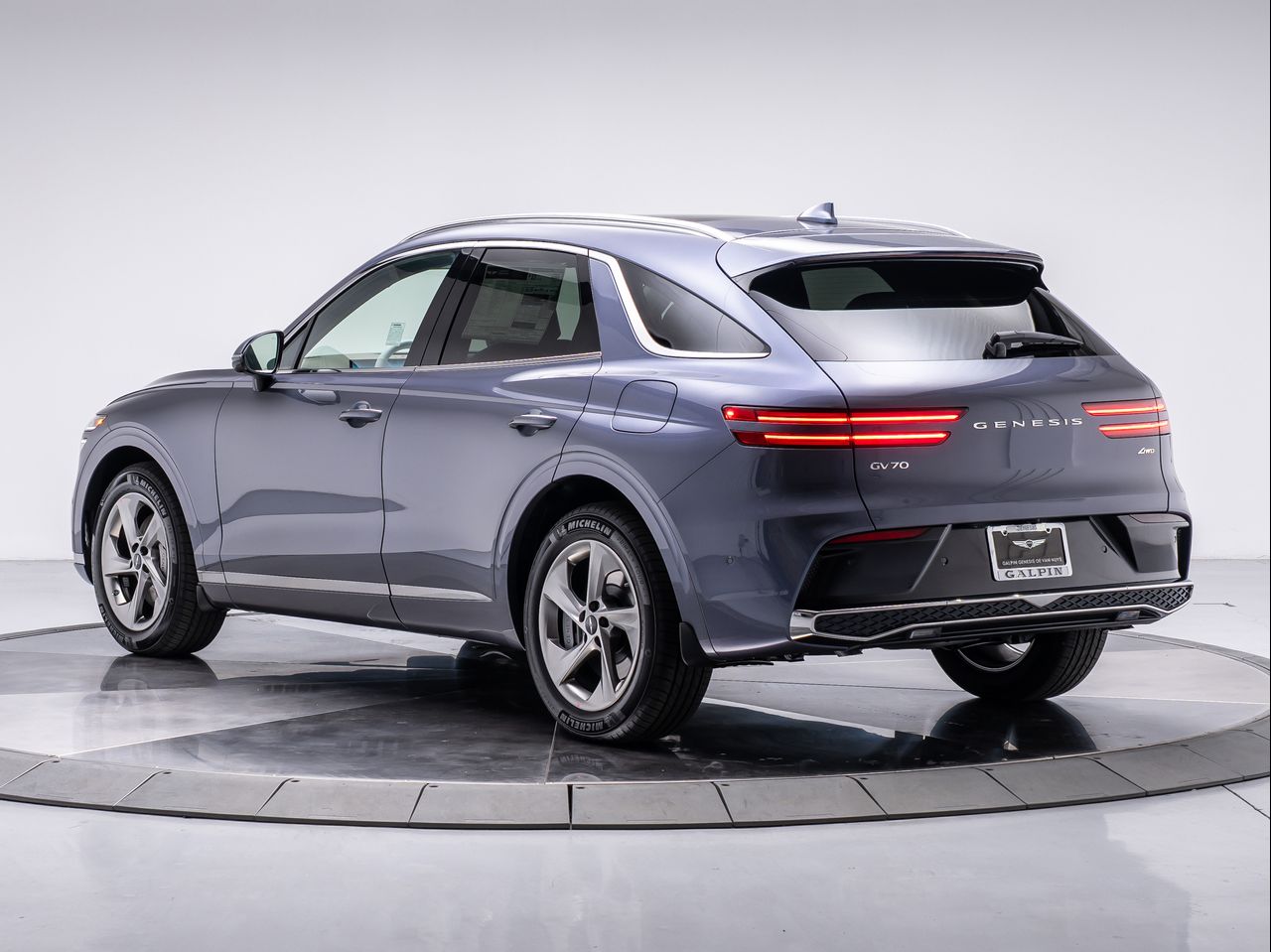 2026 Genesis GV70 2.5T Advanced photo 3