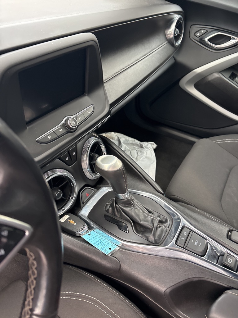 2020 Chevrolet Camaro LT1 photo 3