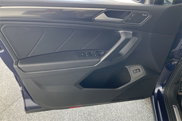 2021 Volkswagen Tiguan SEL Premium R-Line photo 32
