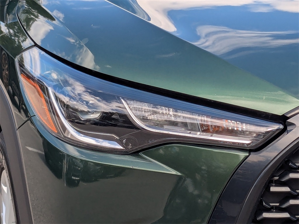 2022 Toyota Corolla Cross LE photo 7